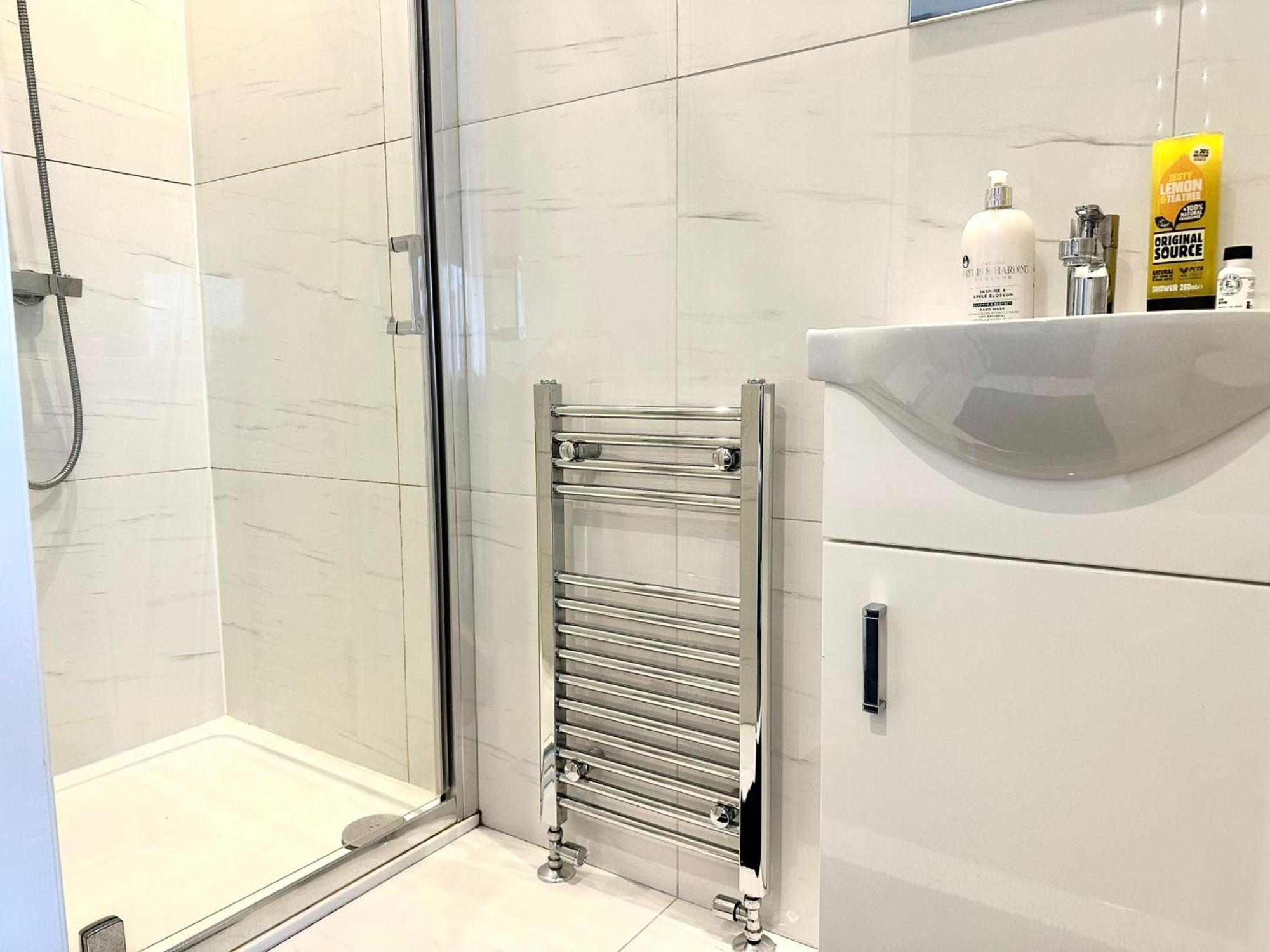 Stylish Modern, Private Apartment,15 Mins To Central London Hendon Ngoại thất bức ảnh