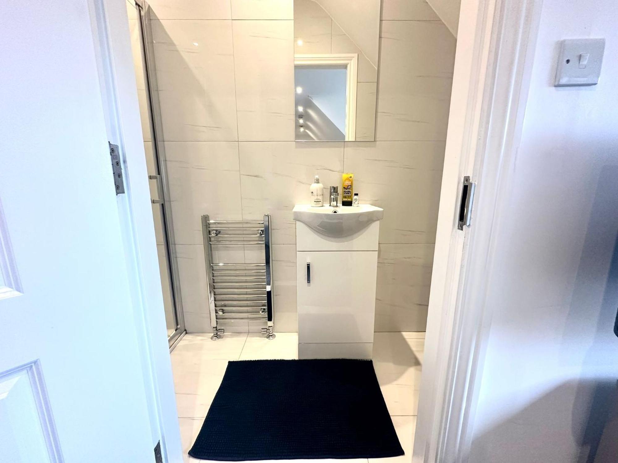 Stylish Modern, Private Apartment,15 Mins To Central London Hendon Ngoại thất bức ảnh