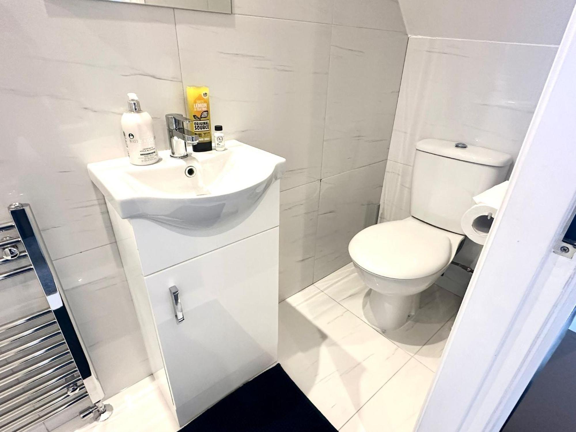 Stylish Modern, Private Apartment,15 Mins To Central London Hendon Ngoại thất bức ảnh